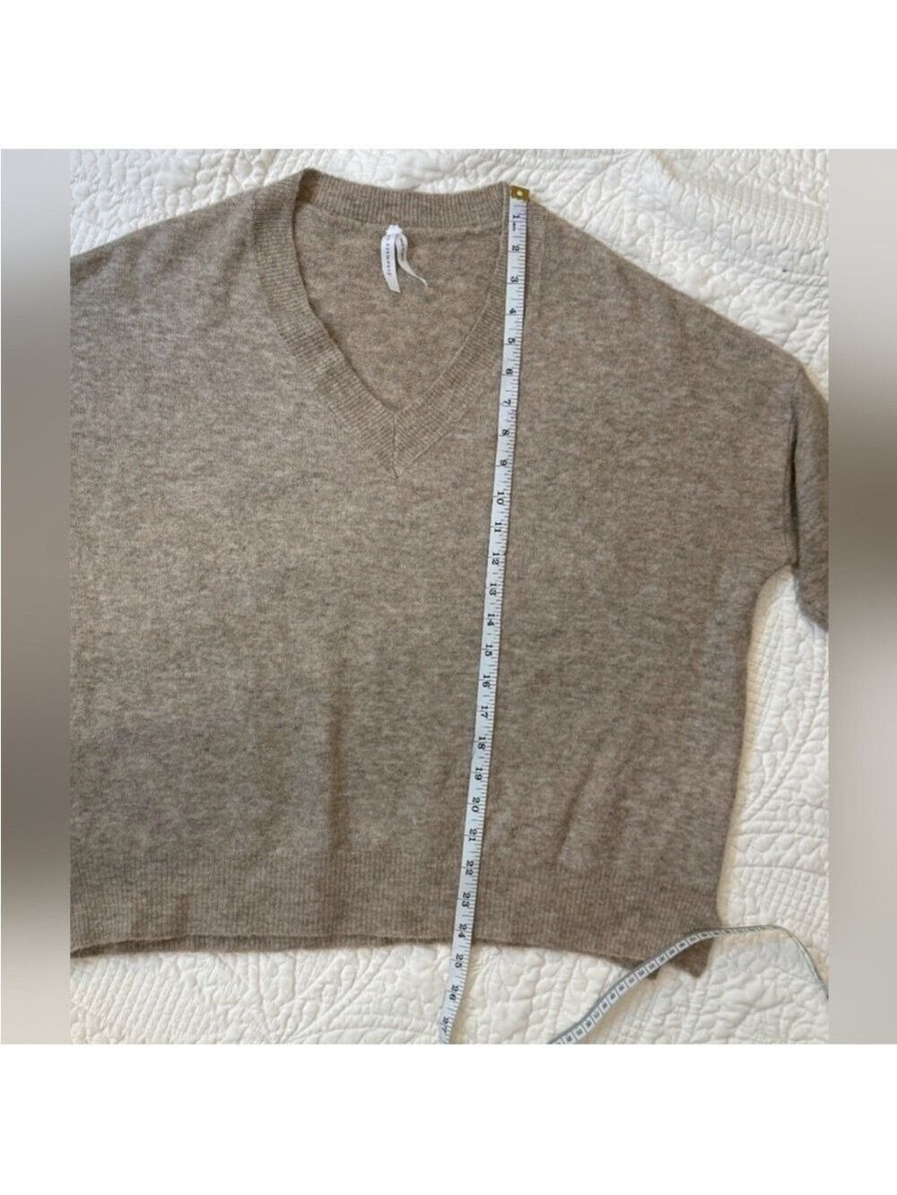 Dreamers by Debut Beige Sweater V Neck Fuzzy Knit Cozy Pullover Medium - Picture 10 of 12